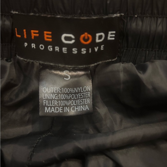 LIFE CODE black quilted nylon shorts size S - Picture 3 of 4